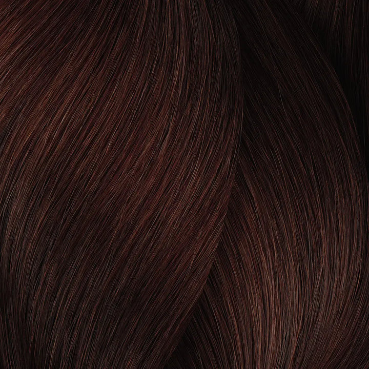 Dunkle kastanienbraune Haarsträhnen mit L’Oreal Professionnel Inoa Haarfarbe