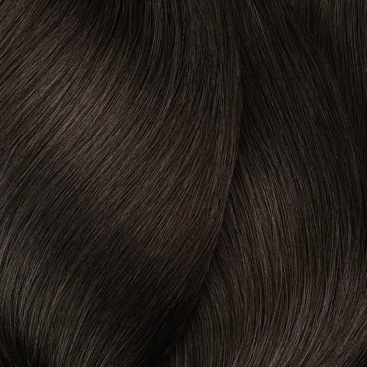 Dunkelbraunes, fließendes Haar mit L’OREAL Professionnel Inoa Haarfarbe
