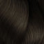 Dunkelbraunes fließendes Haar mit L’Oréal Professionnel Majirel Haarfarbe scheint