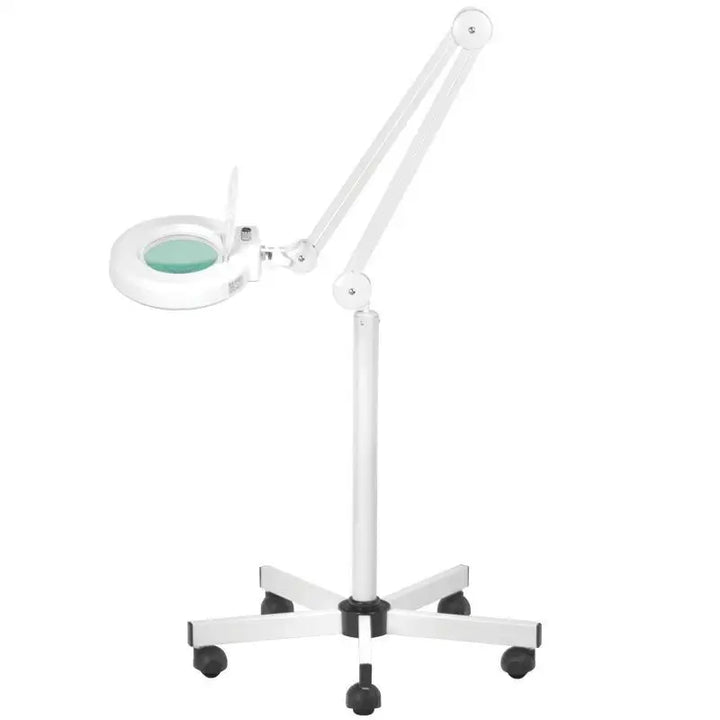 Weiße Lupenleuchte LED S5 auf Rollstand mit verstellbarer Lichtintensität