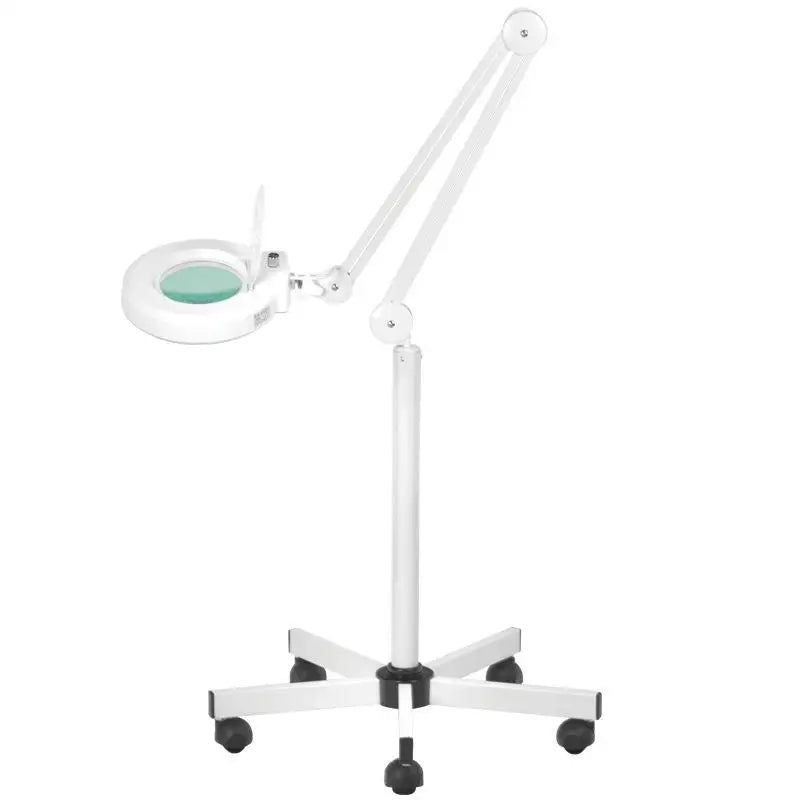 Weiße Lupenleuchte LED S5 auf Rollstand mit verstellbarer Lichtintensität