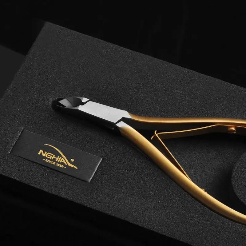 Goldhandgriff Nagelhautzange Nghia evo nagelhautzange 07 jaw 14 in Nahaufnahme