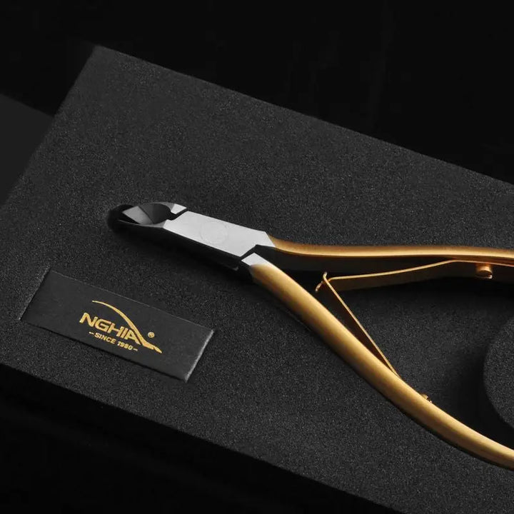 Goldhandgriff Nagelhautzange Nghia evo nagelhautzange 07 jaw 14 in Nahaufnahme