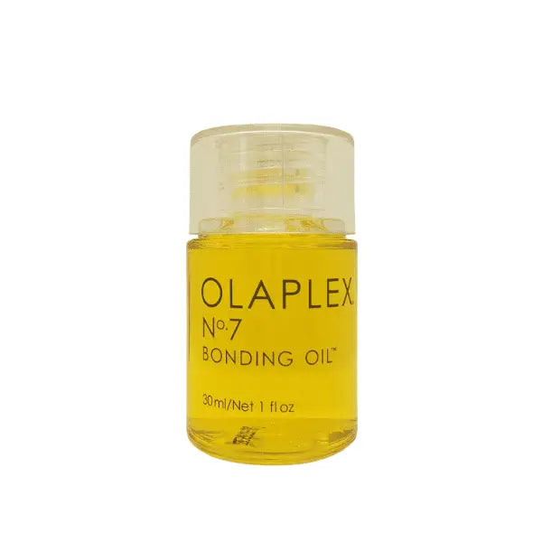 Flasche mit gelber Haaröl-Olaplex N°7 Bonding Oil auf weißem Hintergrund