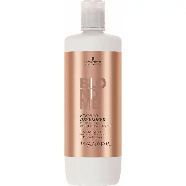 Blonde-haired Entwickler in einer weißen Flasche für Schwarzkopf BlondMe Premium Entwickler
