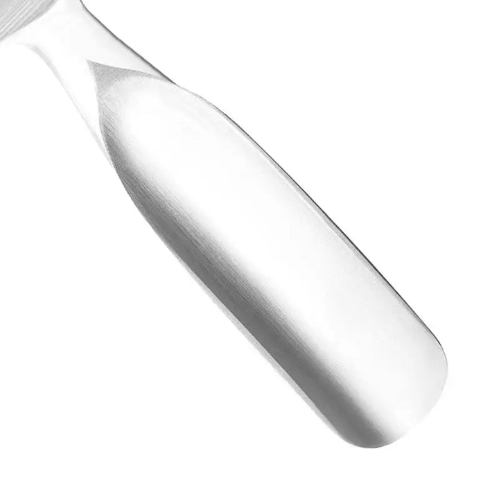 Düsterer metallischer Scoop für Nagelhautpflege im Snippex Nagelhautschieber 889