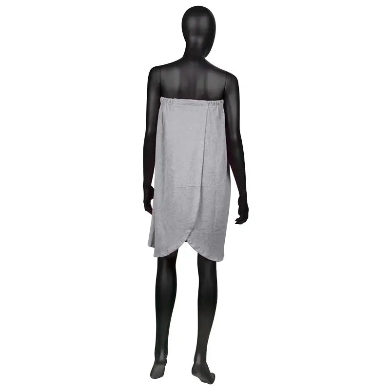 Hellgraues Frottierhandtuch um Mantel auf Mannequin für Produkt Umhang Frotte Nr. 29