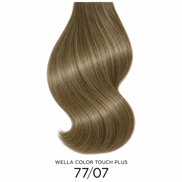 Wella Color Touch Plus 77/07 – Haarfarbmuster auf weißem Hintergrund