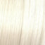 Gerade, hellblondes Haar mit Glanz für Wella Shinefinity Zero Lift Glaze