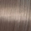 Gerade hellbraunes Haar mit Wella Shinefinity Zero Lift Glaze für strahlenden Glanz