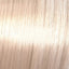Helles, glattes Haar mit geradem Schnitt mit Wella Shinefinity Zero Lift Glaze