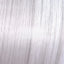 Silberweiße glatte Haarsträhnen mit Wella Shinefinity Zero Lift Glaze